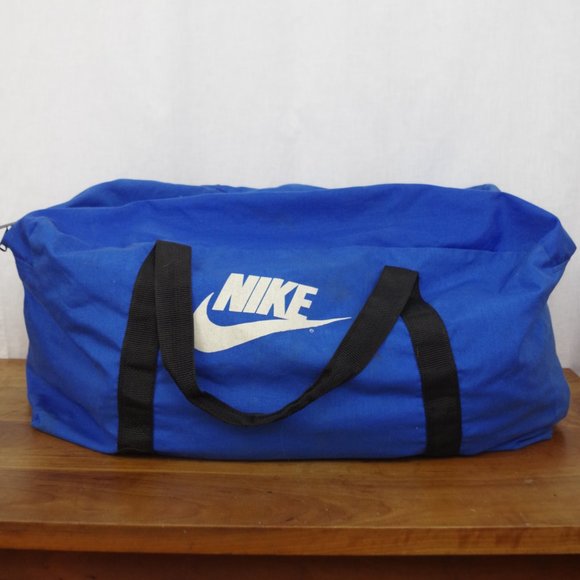 Vintage Nike Ideal Zipper Closure Gym-Duffle-Sports Bag